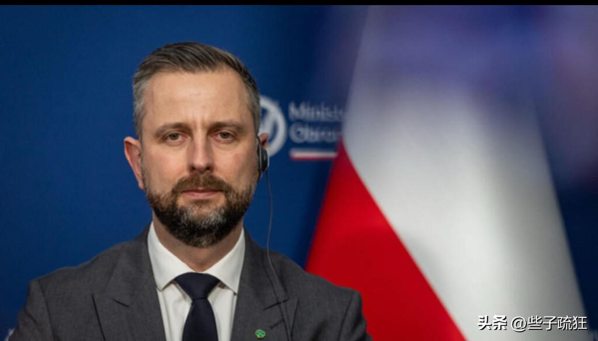 最新消息！
波兰国防部长宣布了：
3月20日，波兰国防部长瓦迪斯瓦夫·科西尼亚克