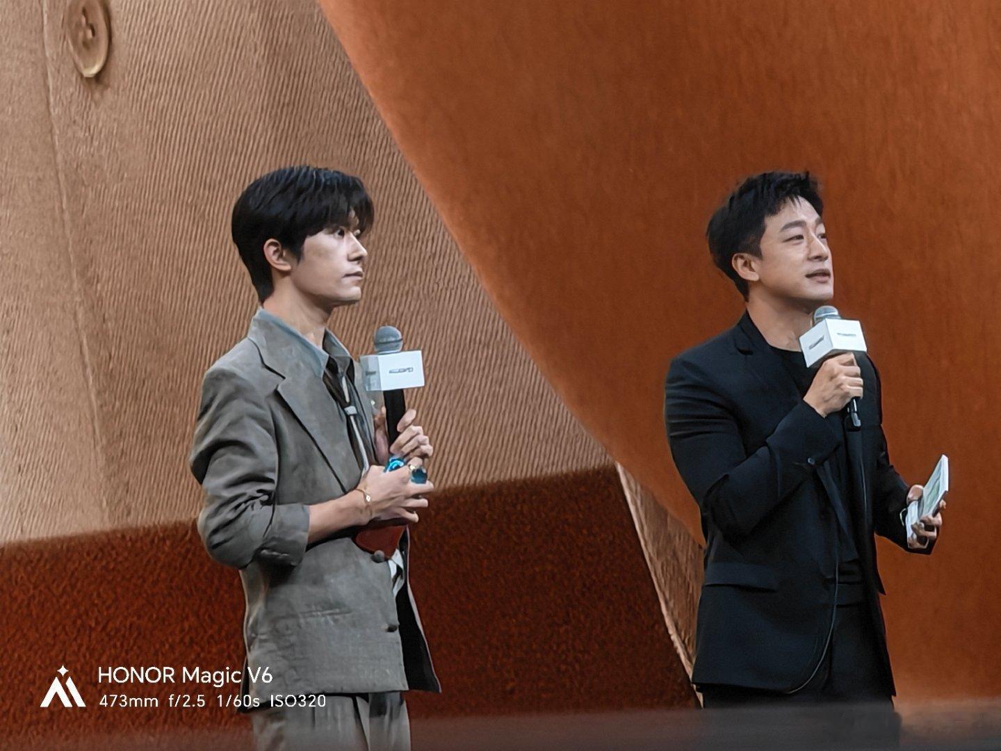 荣耀MagicV6舞台模式拍千玺太绝了！刚用荣耀MagicV6的舞台模式拍了易烊