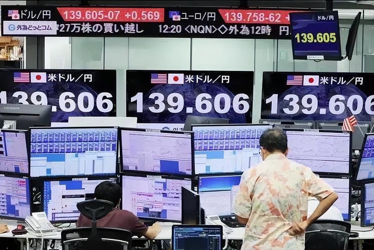 今年上半年，日本出口额被韩国和中国台湾双双踩在脚下。曾经的亚洲制造霸主，如今连老