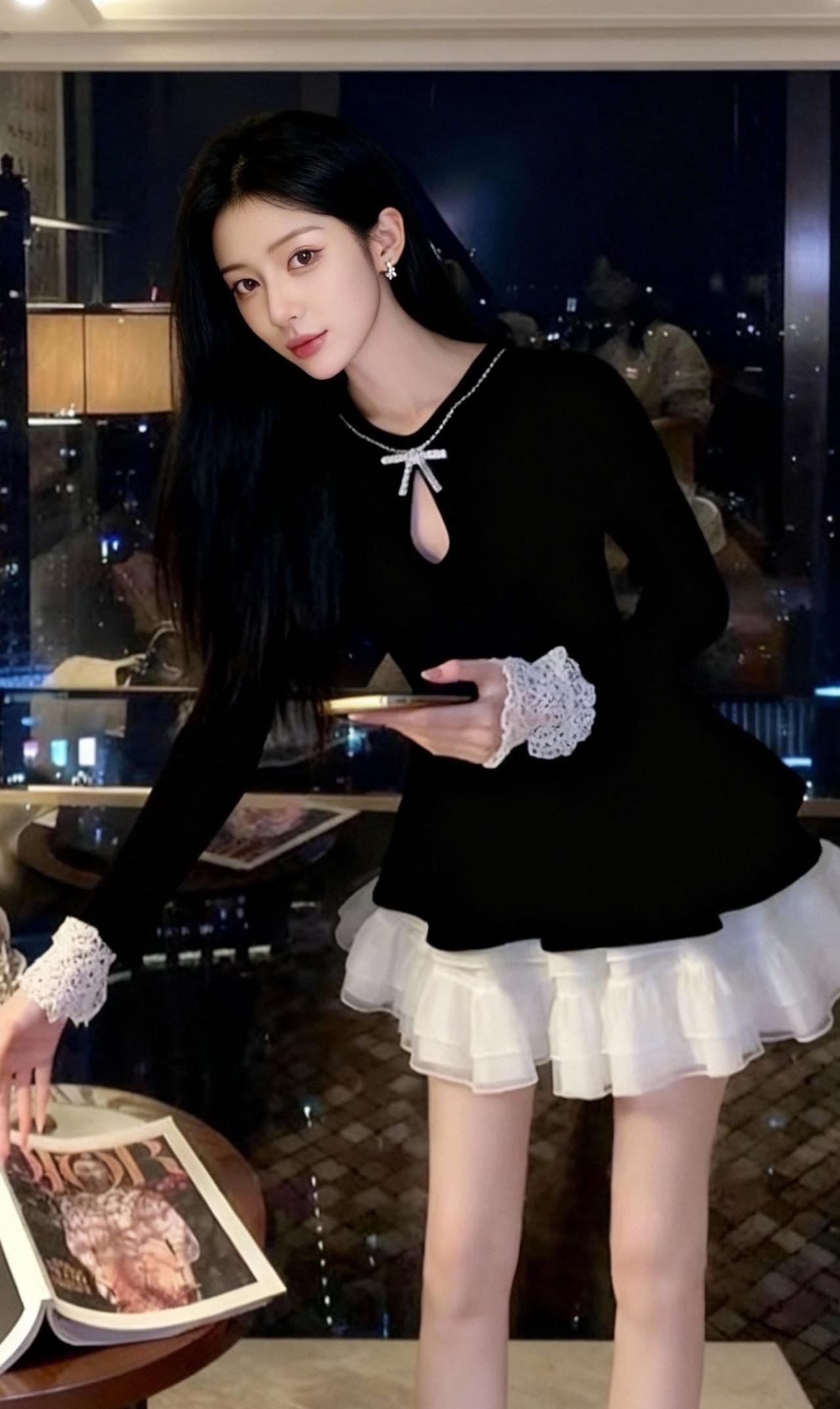 姐妹们秋冬都去穿这件镂空设计连衣裙，上身真的太美了！它是这种假两件的设计，显得整