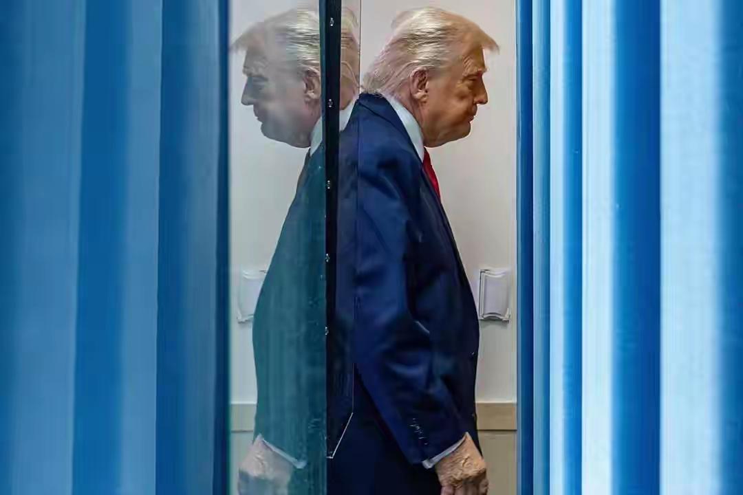 特朗普：“我与中国关系好得很！”
先是委内瑞拉，再是伊朗，卡住两大油路。
特朗普