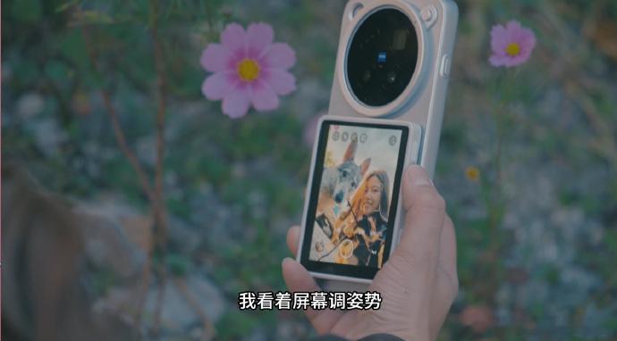 vivo X500系列搭配随拍屏，凭借超高动态范围，在明暗对比强烈的黄昏场景下也