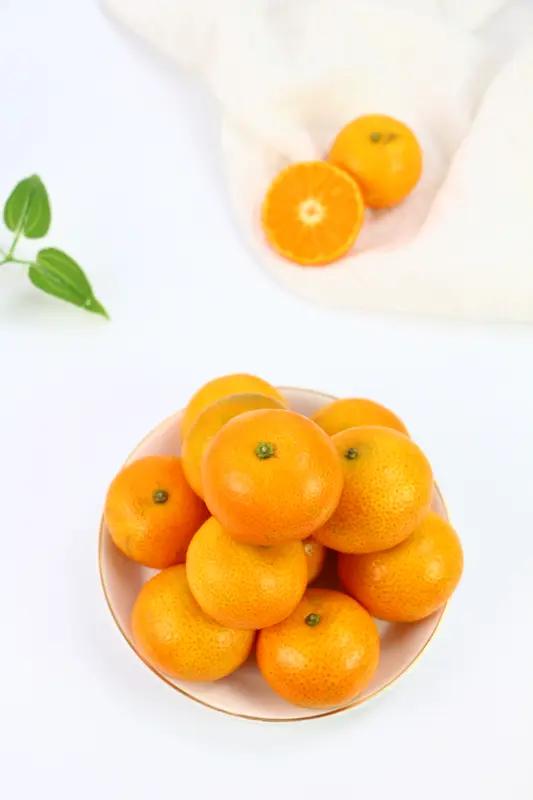 新疆一市场查处一批着色砂糖橘，这“黑心”操作真让人无语，砂糖橘咋还混入了坏人呢！