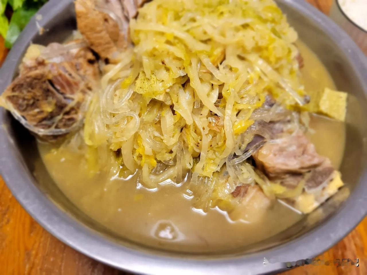 昨晚在大姐家吃晚饭，看大姐家四世同堂，其乐融融，吃饭那个香，我都羡慕，在这样氛围