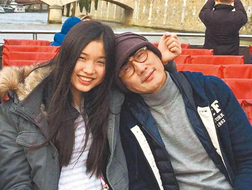 泪目！大年初二，已故女儿没法回来拜年，91岁爷爷生气不肯吃饭，不管家人怎么哄都不