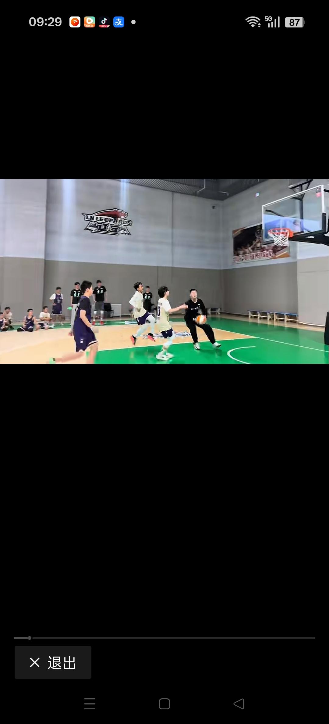俞泽辰这个转体360度扣篮，在扣篮大赛也是满分的扣篮。[赞][赞][比心][比心