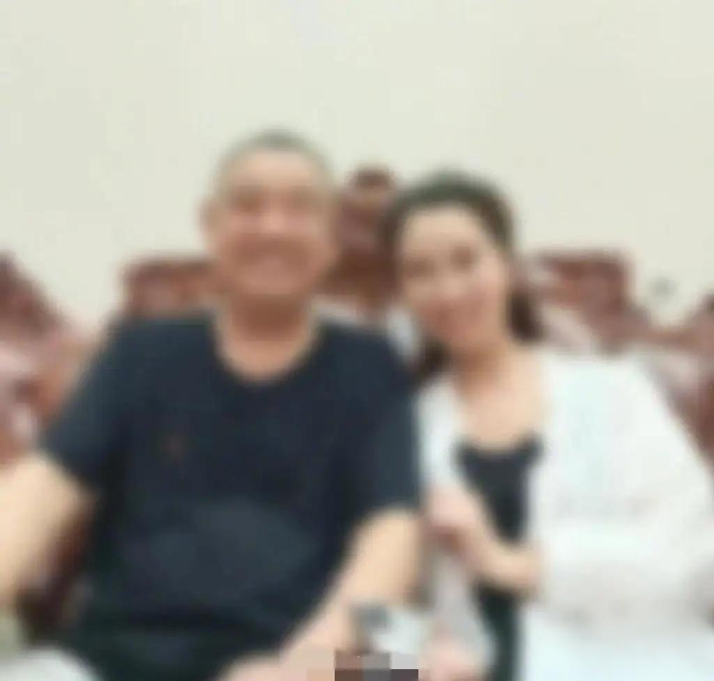 太令人心碎了！安徽淮北一对刚过50的夫妻，11月1日丈夫猝然离世，谁料三天后，妻