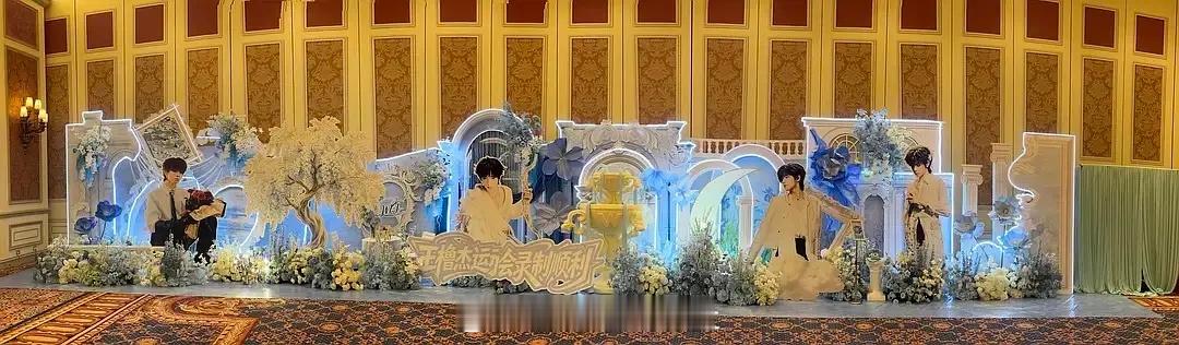 【王橹杰】王橹杰运动会花墙 王橹杰TF家族运动会20米花墙应援，看着好长好大，喷