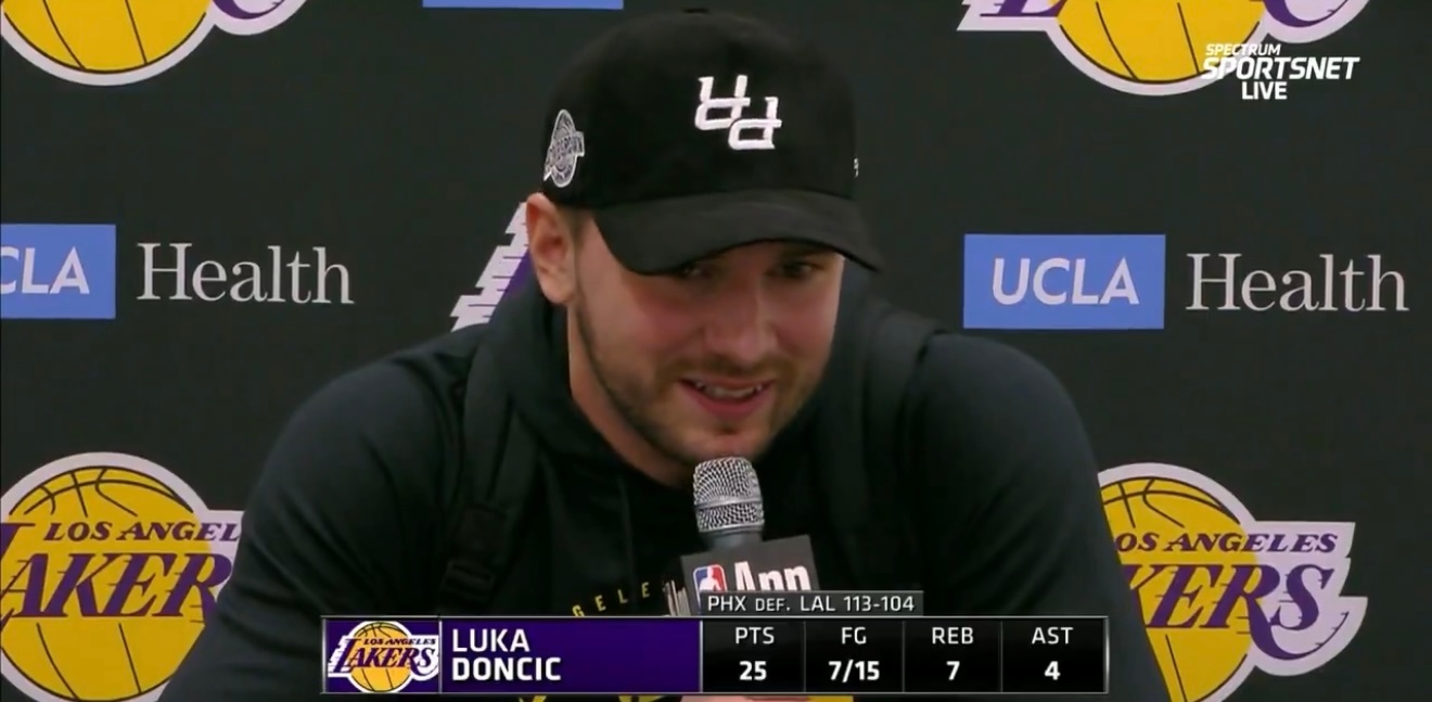 里夫斯说东契奇偶尔会投出金鸡独立的三分，东契奇回应：“比赛过程中我肯定会有手感上