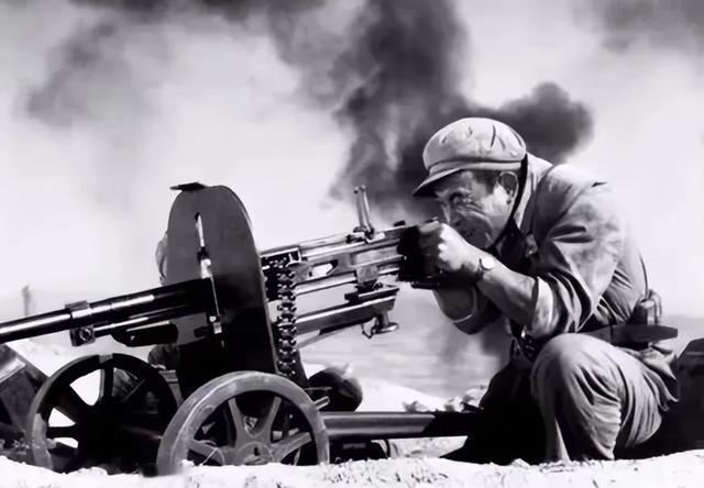 重机枪的防盾还是有用的，比如说郭留诺夫重机枪，曾经广受志愿军好评，据不止一个志愿