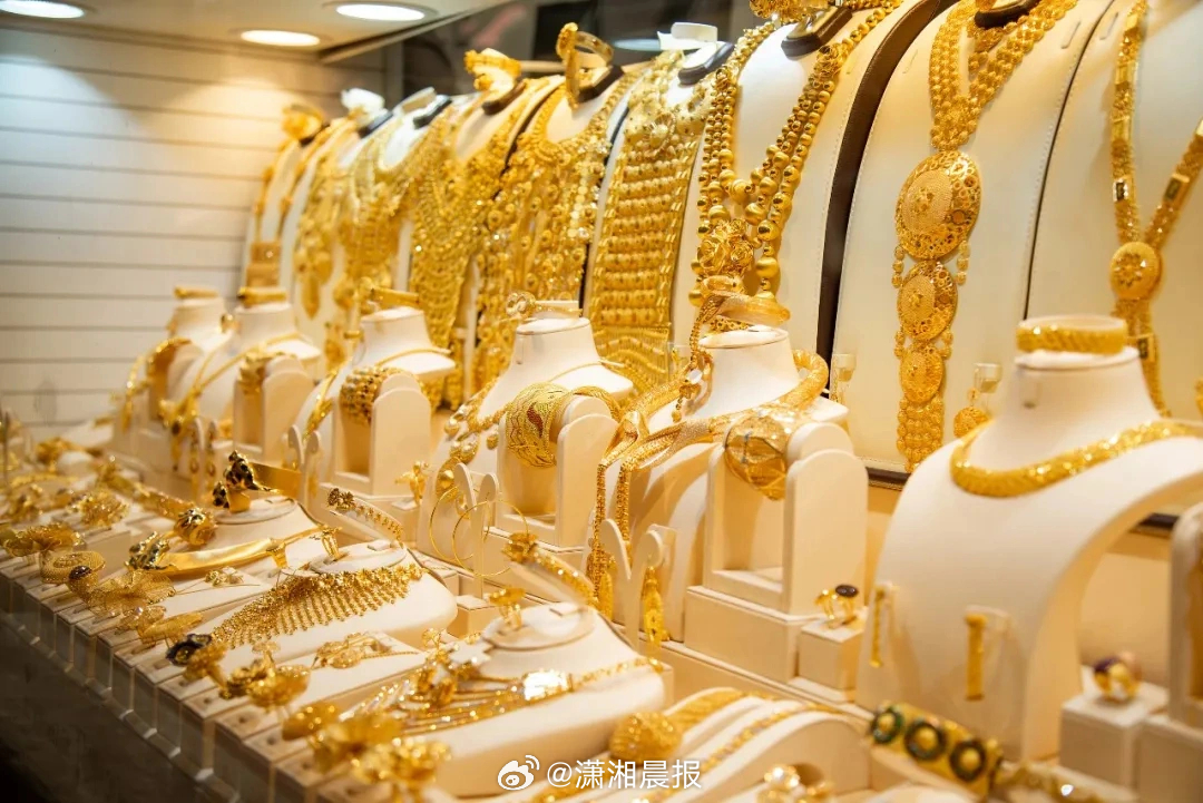 【#老铺黄金线上9折多款商品秒空#】老铺黄金官方旗舰店“3.8焕新周”活动于2月