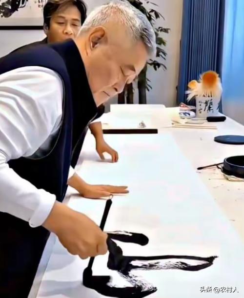 如果赵本山不演小品的话，估计能成为赫赫有名的书法家。你认为赵本山写的字儿怎么样？