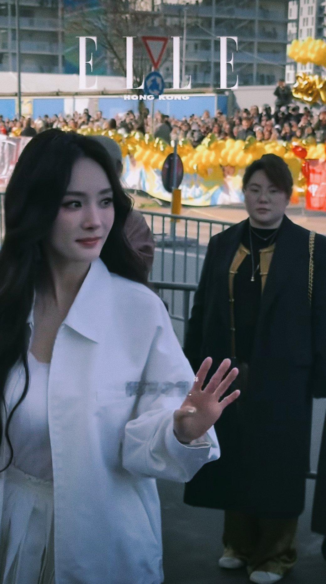 Prada认领杨幂 杨幂生图来了 