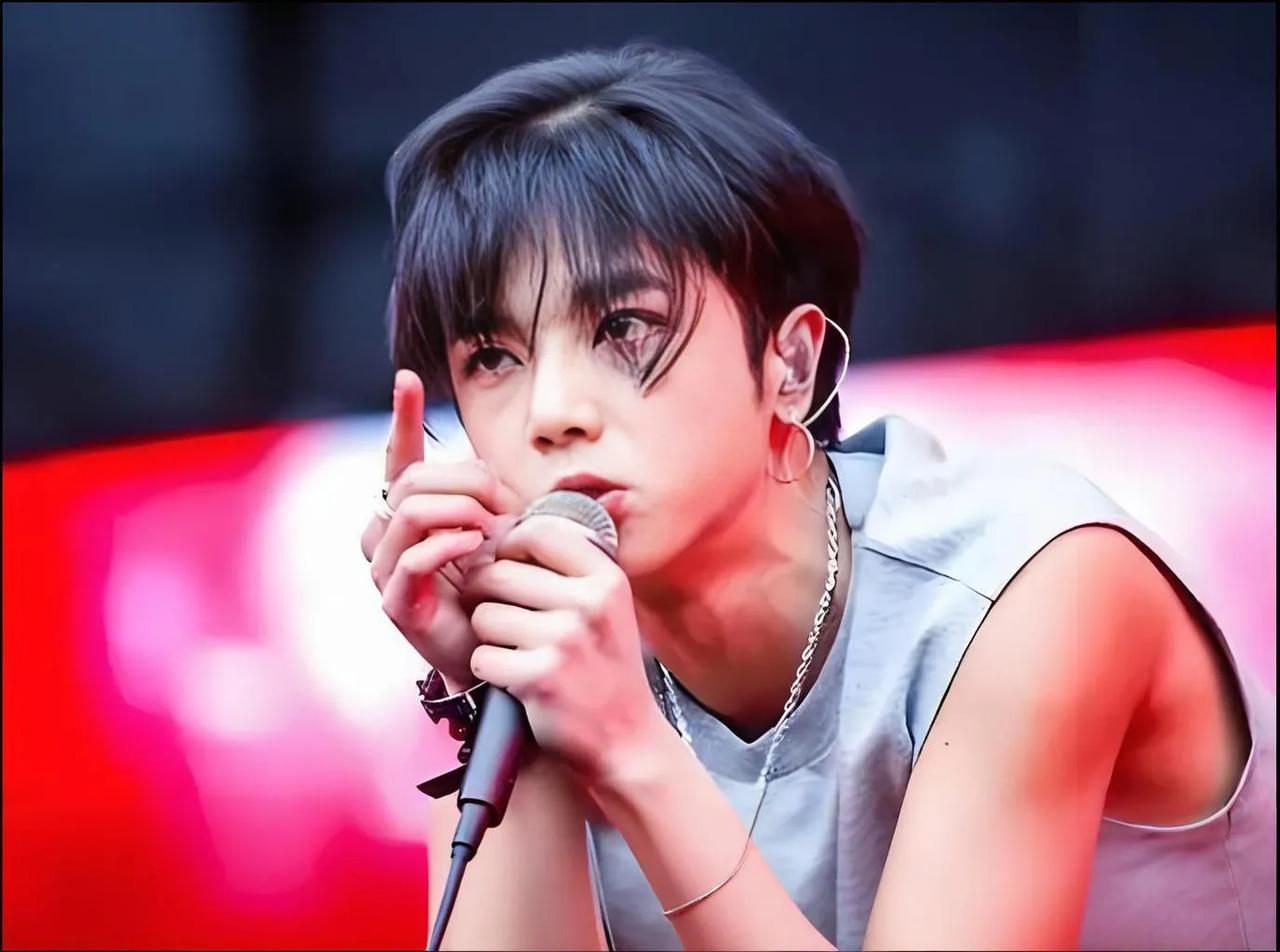#为什么脱粉华晨宇#华晨宇的脱粉现象并非单一原因所致，而是多种因素共同作用的结果