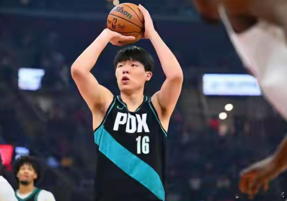 状态爆棚！杨瀚森G联盟首节7分钟砍10分 2记三分 北京时间12月5日，NBA 