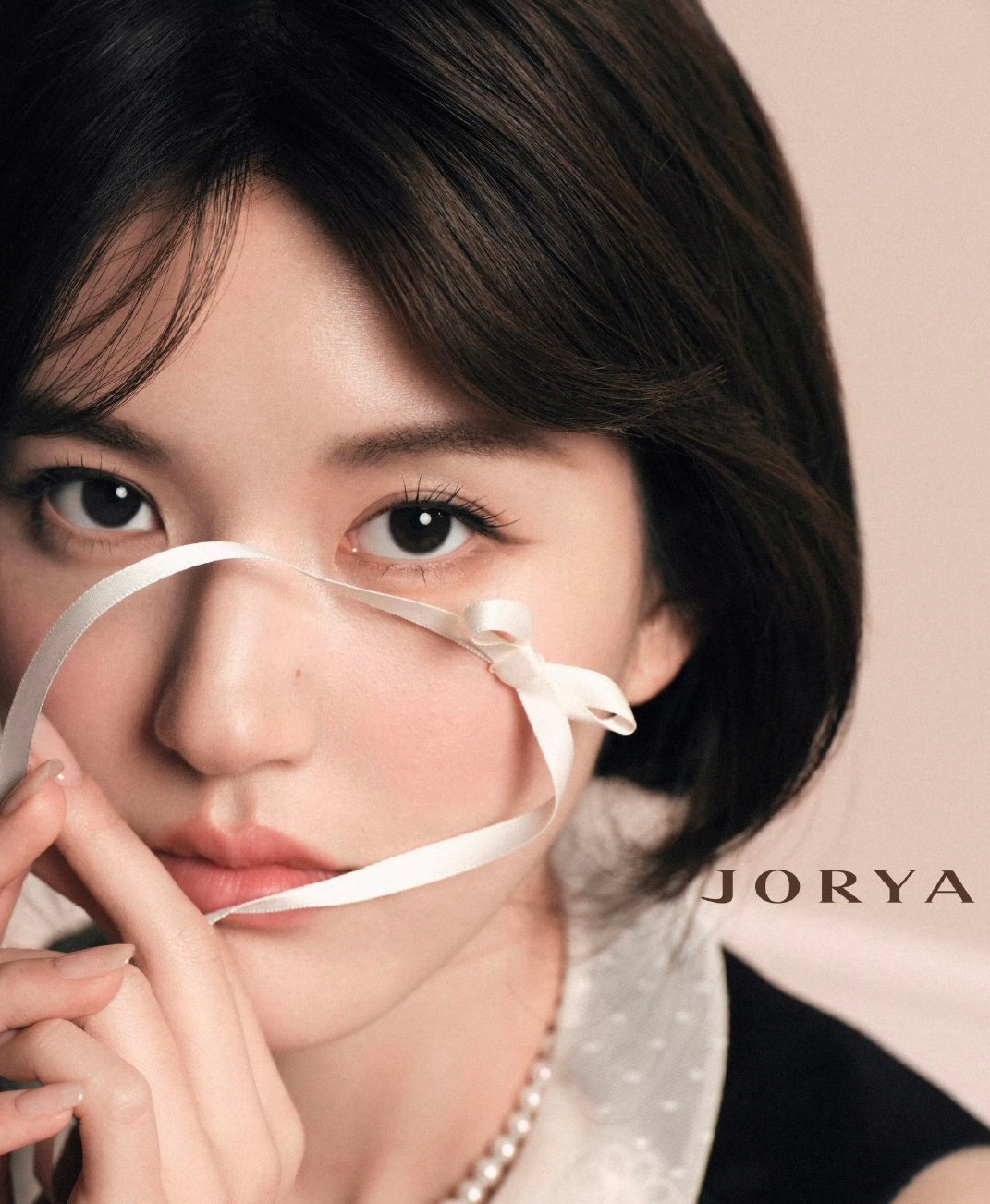 jorya这个品牌好会给赵露思拍美照，妆造非常好看 