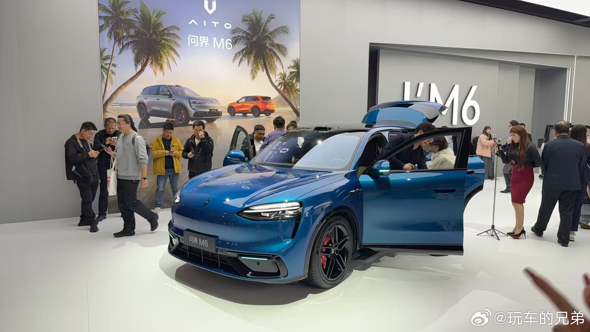 问界M6增程版预售价26.98万起，纯电版预售价28.98万起，同样是瞄着小米而