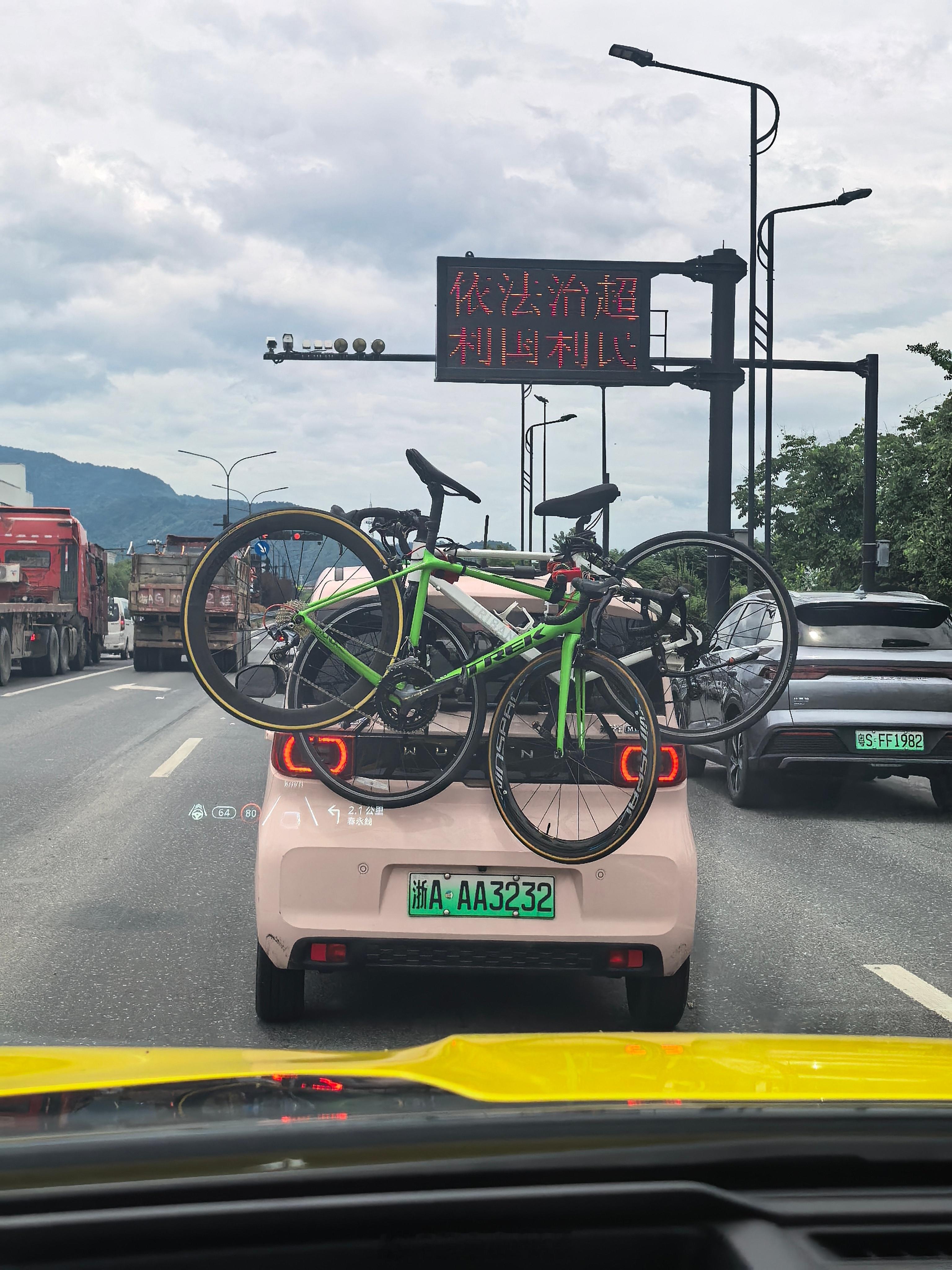 刚路上碰到的 小小的车 也可以装载着大大的梦想 大V聊车