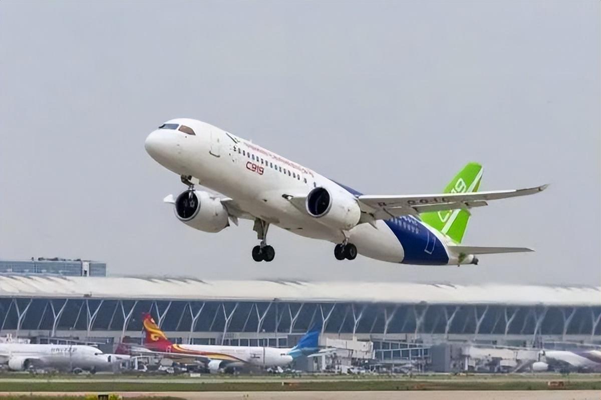 C919成功载客飞行了，中国正式成为第三家干线客机制造商
前两家是美国和西欧，正