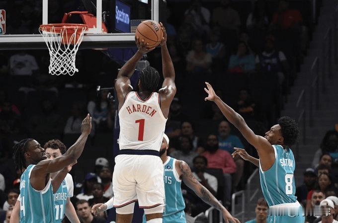 哈登爆砍55分，快船终结3连败！小卡明日复出！

刚刚结束的一场比赛，快船客场战