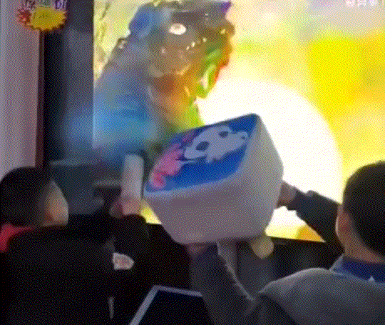 家长：迪迦你先走吧，接下来该我打了