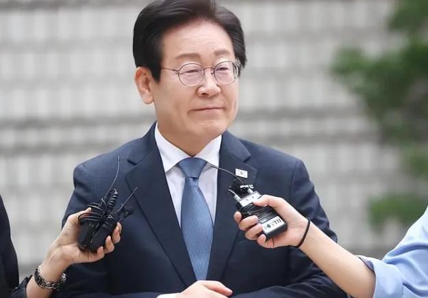 韩国这回可能真的把中国的外交辞令，当成了背景音乐。
 
光州双年展这次的动静，表
