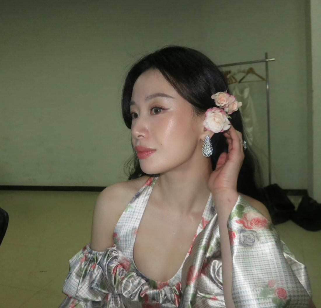 祝贺女神李梦荣获“年度突破演员”恭喜姐姐，期待和姐姐的更多作品见面！！ 