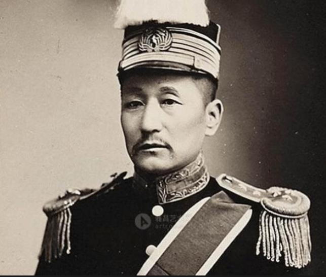 1922年，孙传芳领兵驻扎宜宾后不久，被邀请出席宜昌女子师范学校的毕业典礼，当时