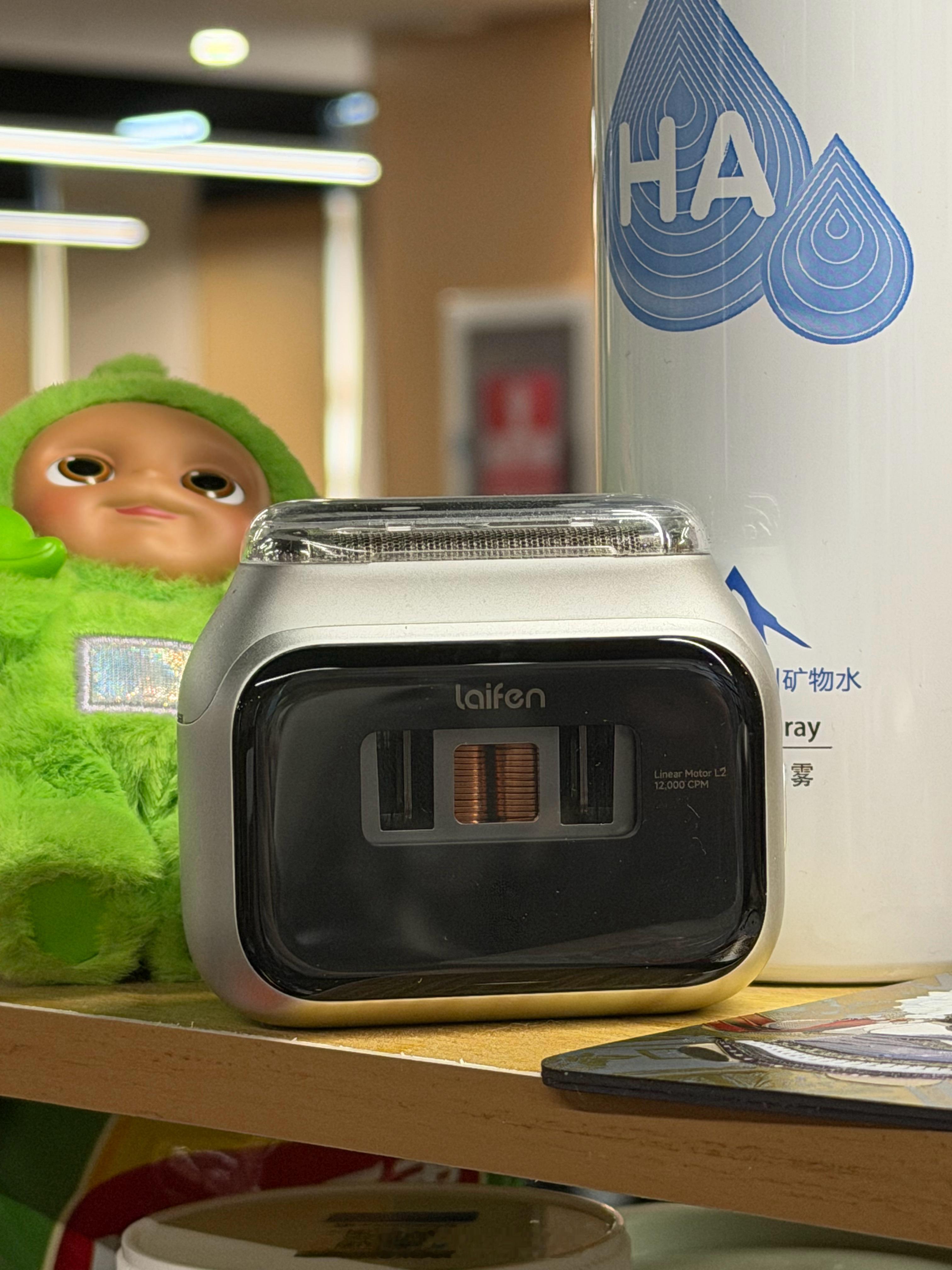 徕芬 P3 Pro这个电动剃须到确实够小巧便携今天有个小拍摄，我的那个胡子又长得