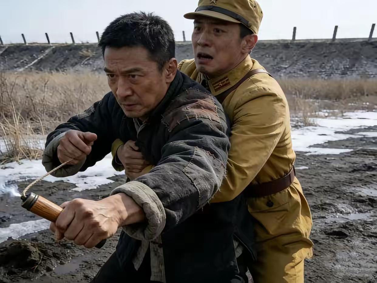 抗战时，一地下党被抓准备与敌同归于尽，最后一刻对方怕死松了手。这位地下党员名叫孙