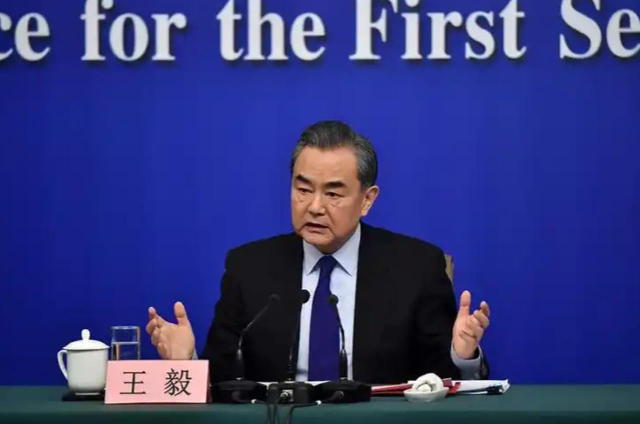 中方中东公正立场！

不选边不盲从的大国清醒

伊美谈判刚见曙光就被炮火打断，美