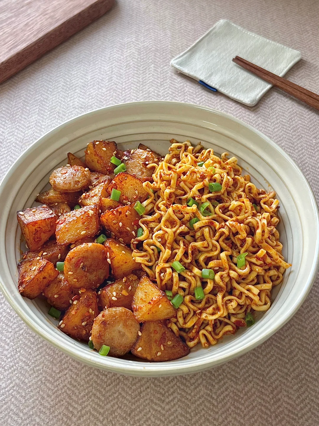 孜然土豆烤肠拌面也太香了🤤巨香巨过瘾❗️