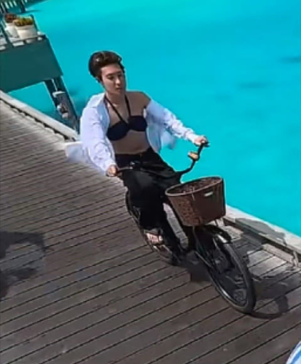 小澈穿比基尼别试探了真的没有市场，还是做男的吧纸质报告要发到什么时候 