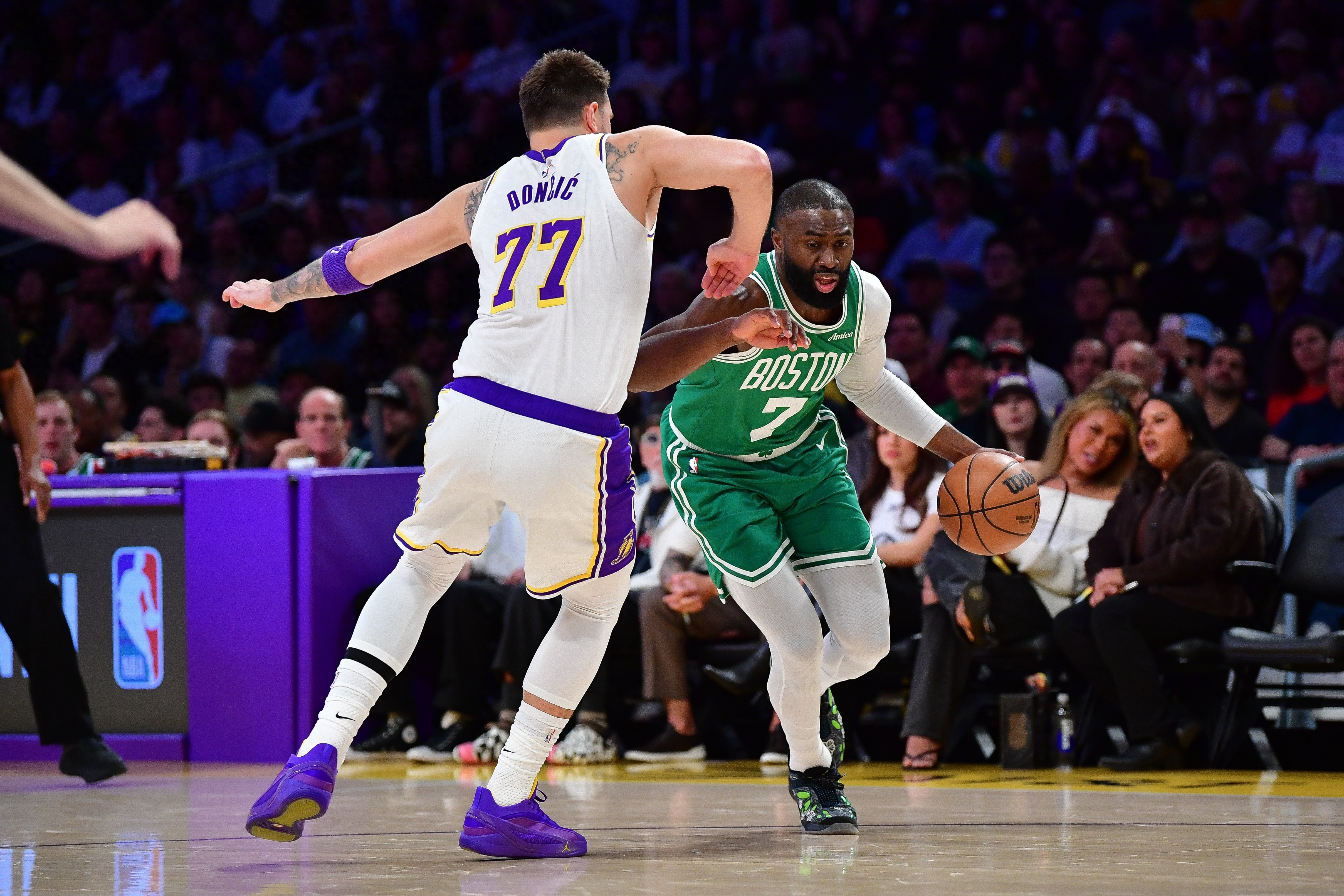 【🏀前NBA球员麦坎茨：东契奇与哈登评价相似？🤔】最近，前NBA球员拉沙德·