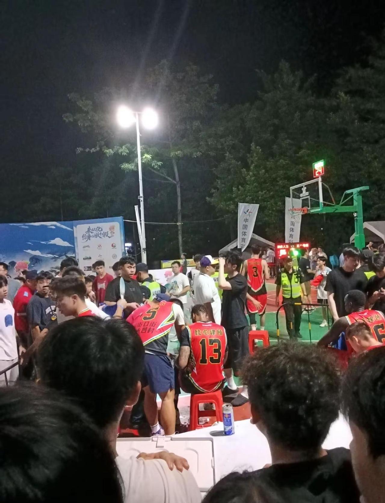 只要他还站在场上，我们的青春就没有散场。13号不仅仅是个号码，更是那段三连冠岁月