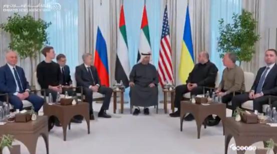 【乌克兰、美国和俄罗斯在阿布扎比举行会谈的首段影像 三方会谈将于明日继续进行。 