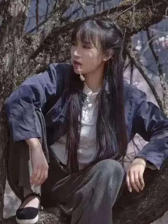 非遗网红李子柒，将生活拍出电影感，这种穿越时空、饱满丰富的情感，彰显中国文化自信