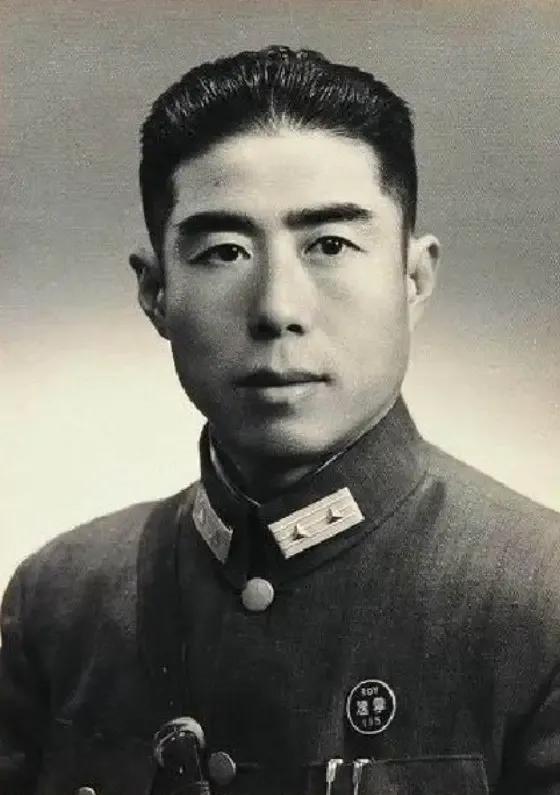 抗日名将王凌云躲进大巴山，用48两黄金娶村姑，一年后被妻子举报！






1