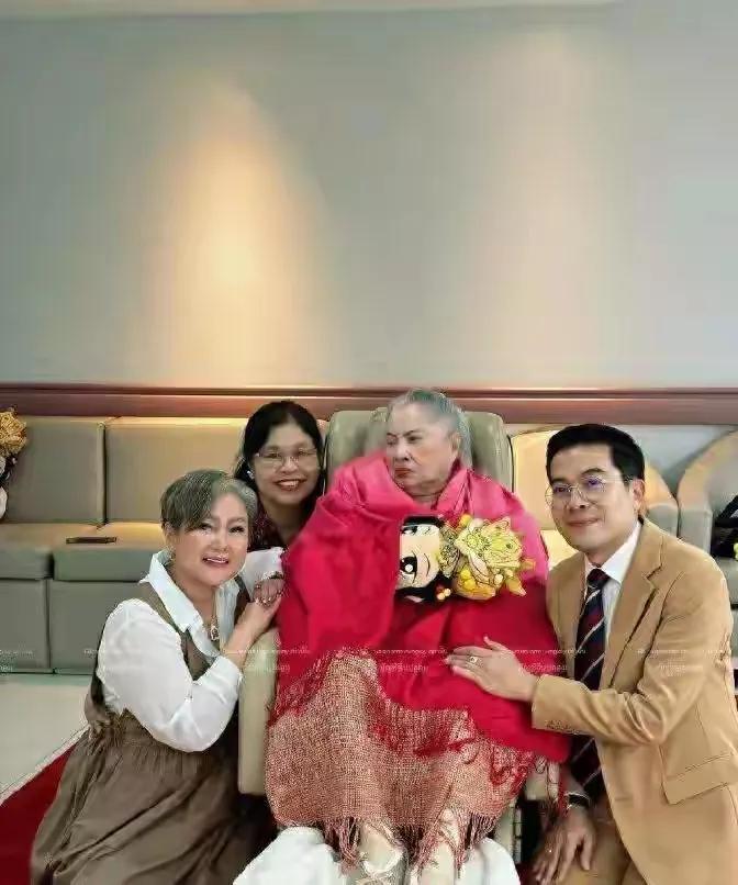 人寿命太长，也不是好事。看看泰国颂莎瓦丽王妃的母亲活到90多岁，最后瘫痪在轮椅上