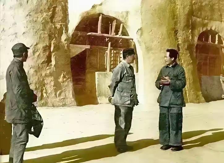 泪目！看到毛主席打着两个大补丁的裤子，心灵都被深深震撼，更多的是无限崇敬和爱戴！