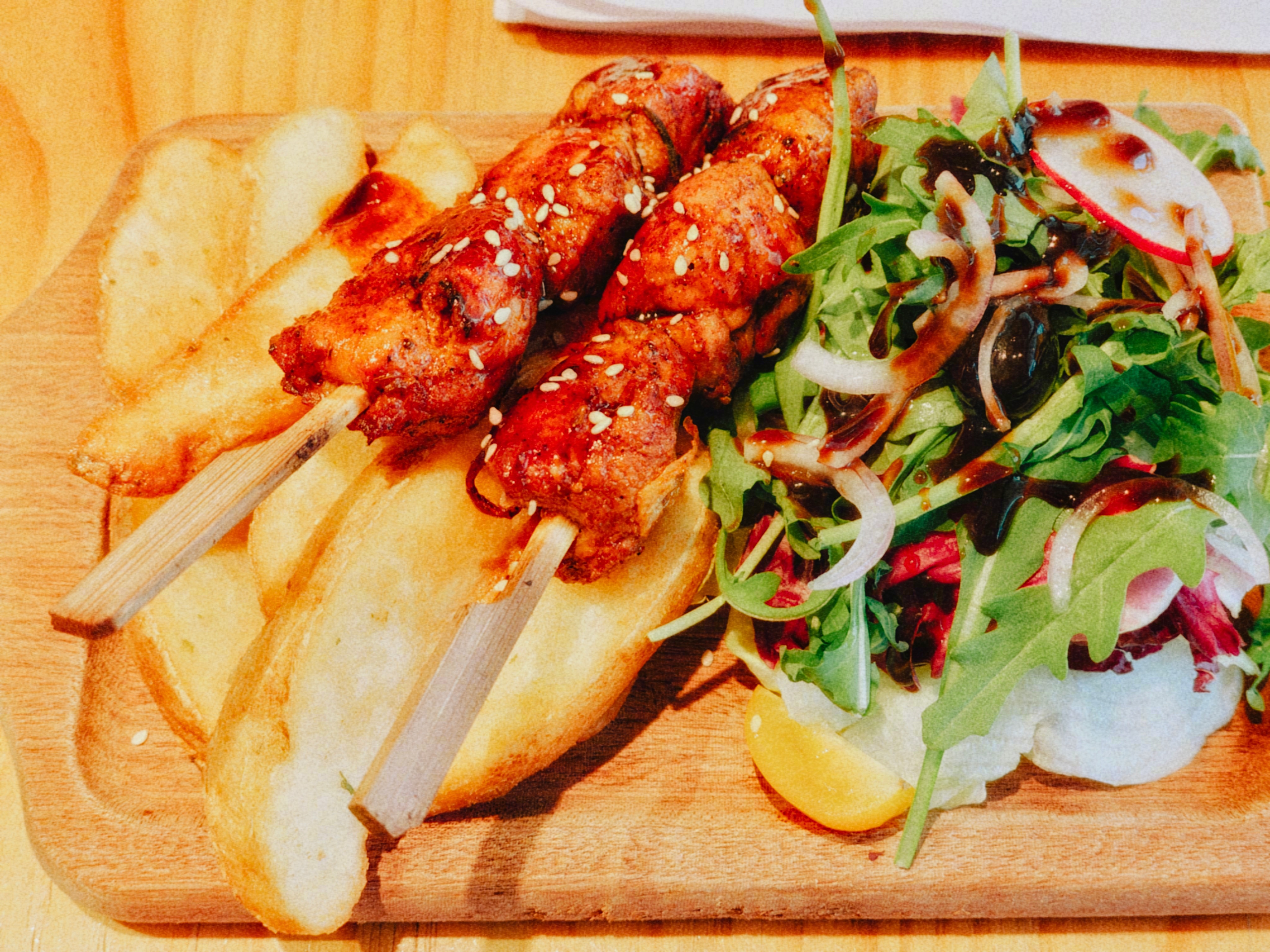 航空君航空科普 不知道大家外出吃饭，是会主要选择合味小店？还是商超连锁。之前自己