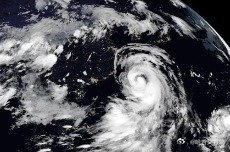 凤凰新闻【路径北调：台风巴威将绕过台湾，大概率登陆浙江深入北上】在干空气入侵后，