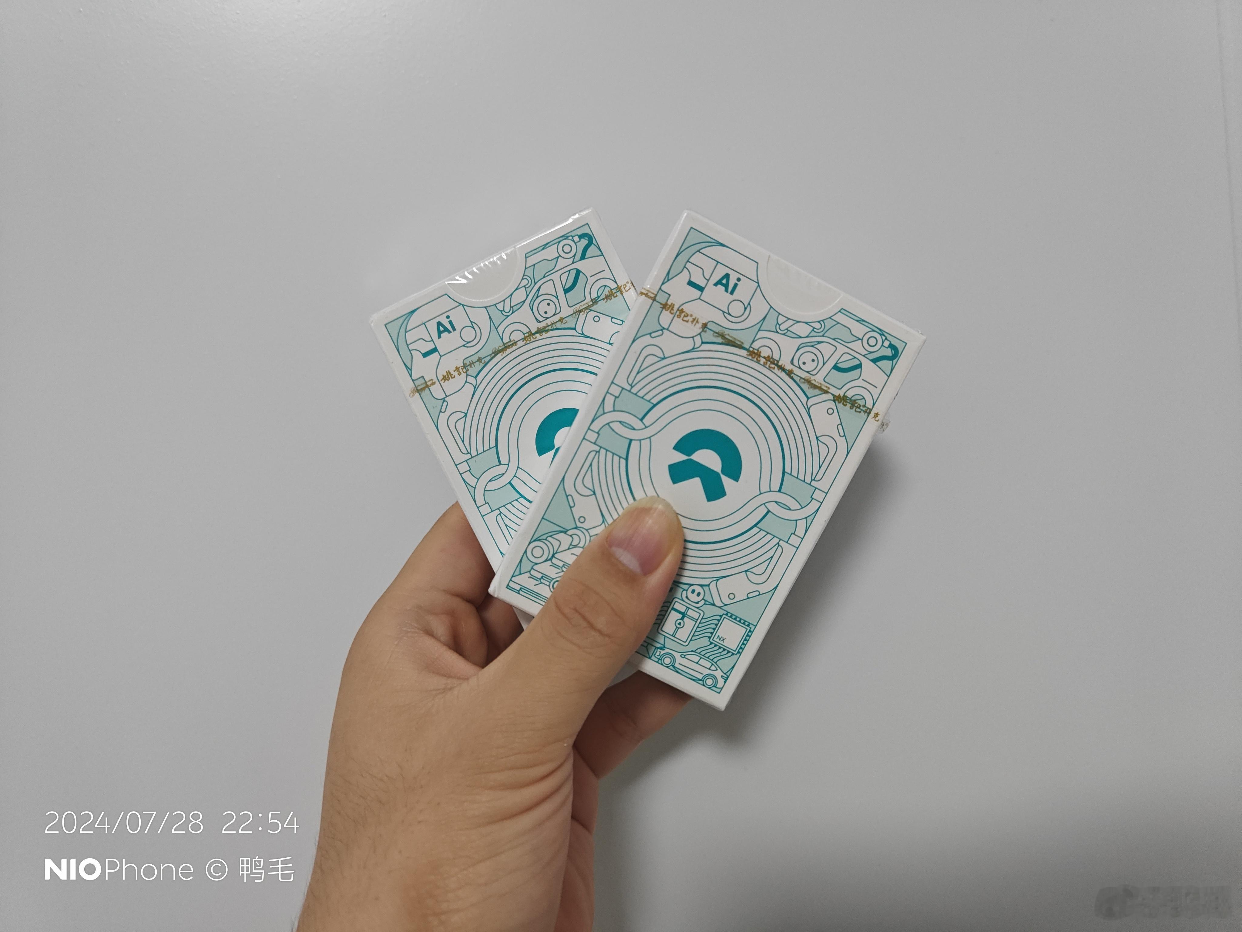 蔚来全栈自研技术扑克牌。适合拿来斗地主还是掼蛋？[doge]#蔚来#  ​​​