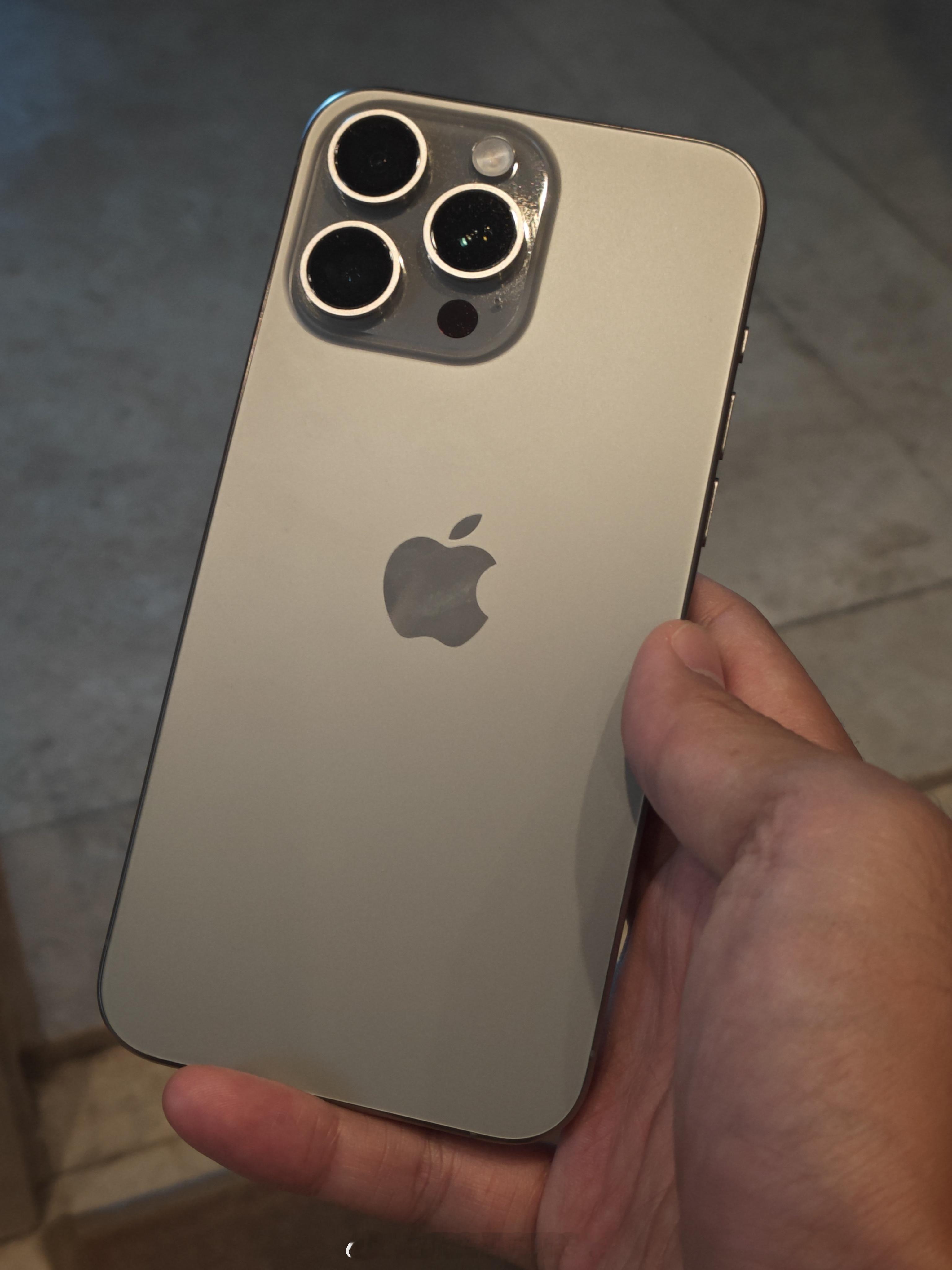 罗永浩接连炮轰苹果别说罗老师，连我自己好几年都对新iPhone觉得没意思，挤牙膏