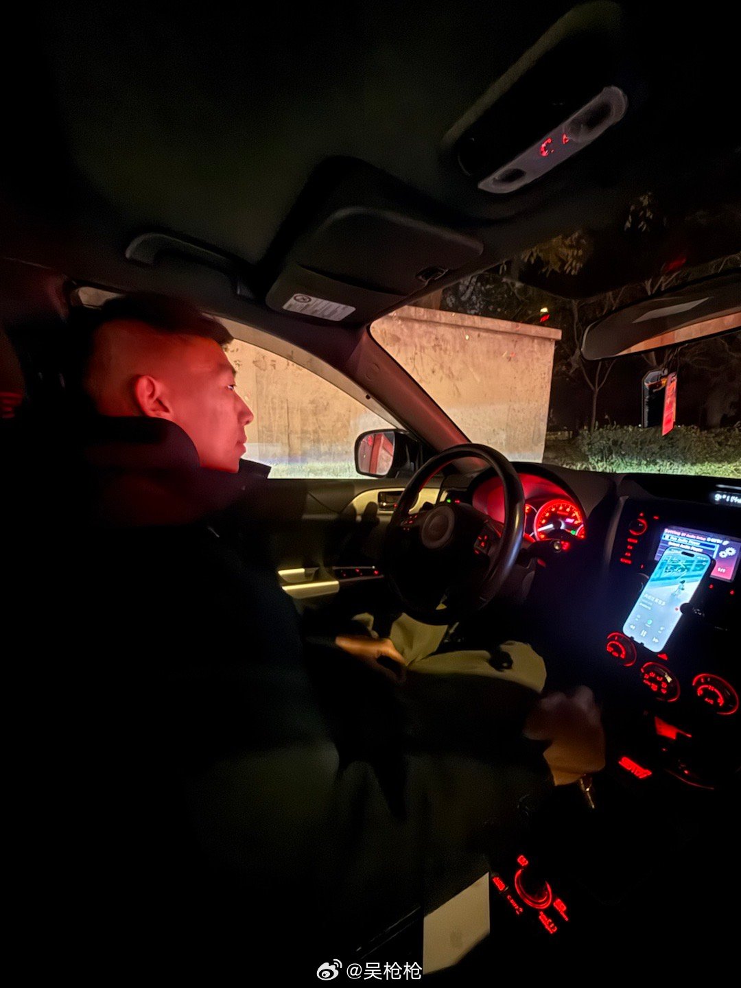 男人的嘴 骗人的鬼说开迈巴赫带我吃好吃的我这一顿精心打扮出门一看扫把佬