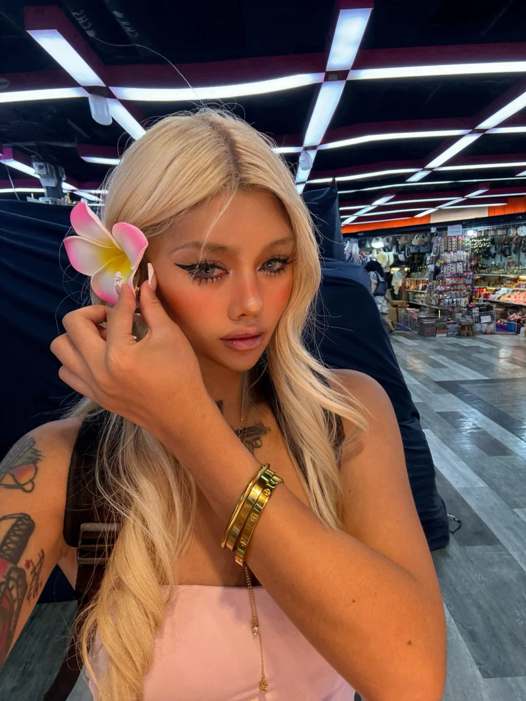 一出门就遇到帅哥🙂我靠!!!