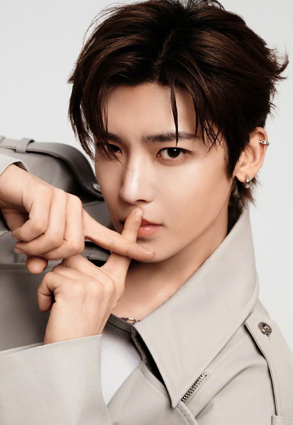 #晚安咪语##侯明昊去韩国了#羡慕偶遇的每个人，大帅哥在人群中也很亮眼吧，请狠狠