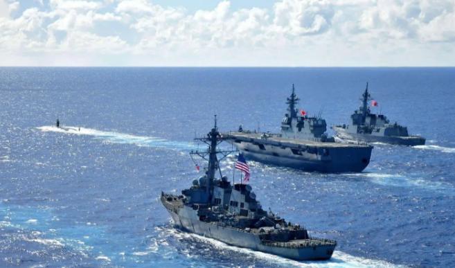 日本军舰刚穿完台湾海峡，不少人以为这不过是例行的自由航行秀，顶多换来北京几句抗议