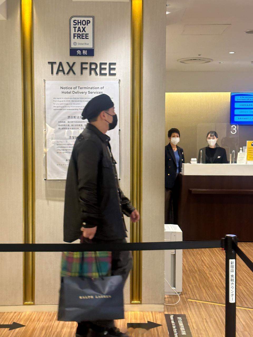 潘玮柏带老婆日本逛街  潘玮柏宣云日本逛街  偶遇潘玮柏宣云日本逛街，夫妻俩低调