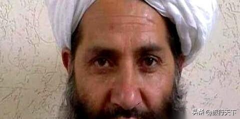 阿富汗最高领导人阿洪扎达，发了份公开声明。阿洪扎达一声令下，千万难民必须回国，阿